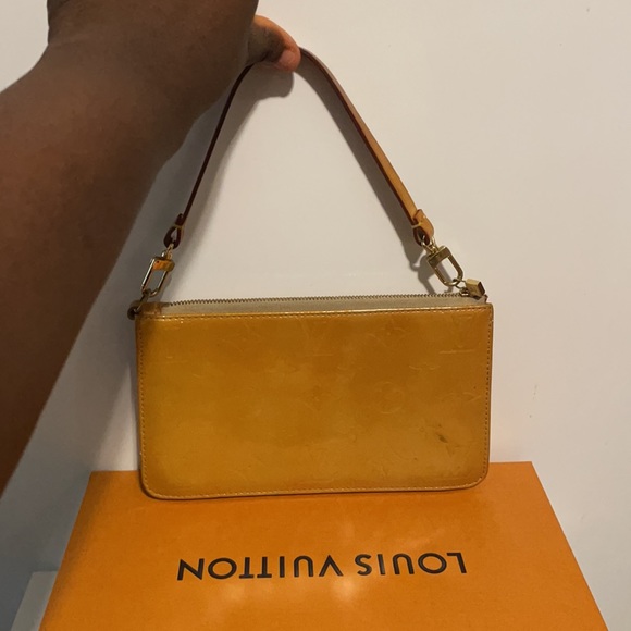 Louis Vuitton - Picture 4 of 10